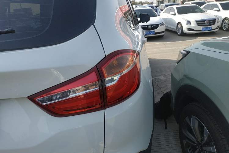 Used SWM X7 2020 2.0L Manual Comfort Version 7 Seats Right Rear Taillight