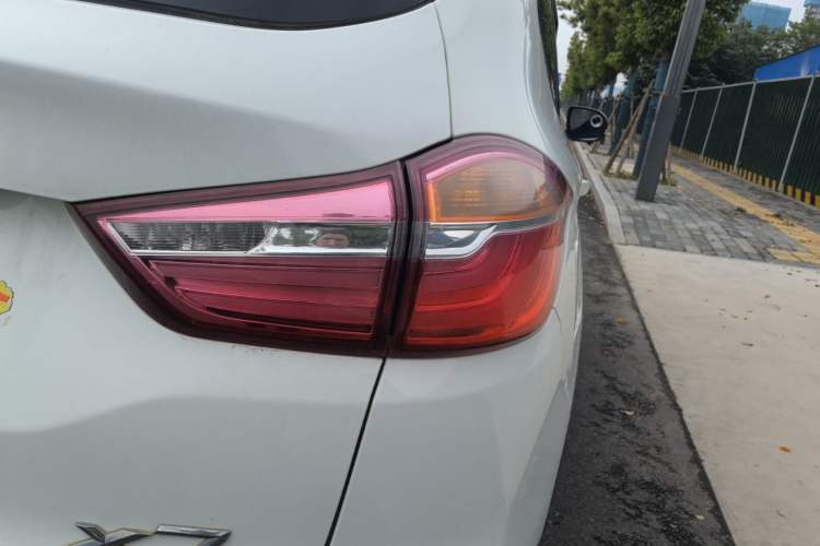 Used SWM X7 2020 2.0L Manual Comfort Version 7 Seats Right Rear Taillight
