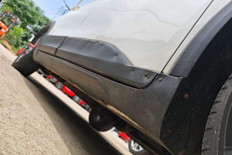 Used SWM X7 2020 2.0L Manual Comfort Version 7 Seats Right Side Sill