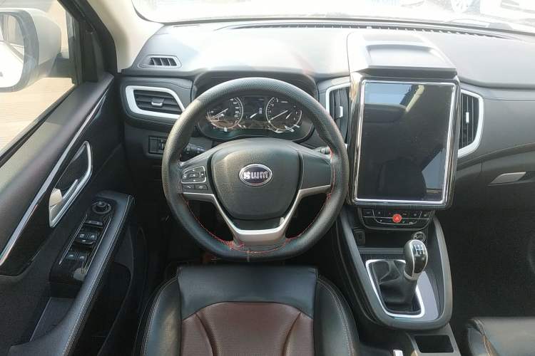 Used SWM X7 2020 2.0L Manual Comfort Version 7 Seats Steering Wheel