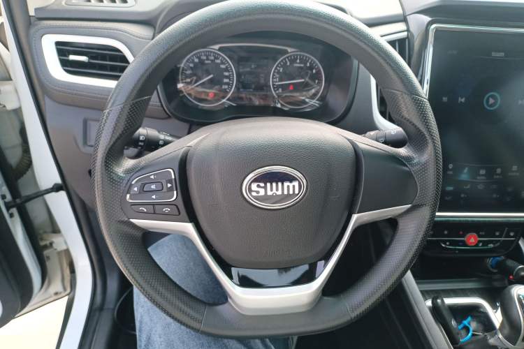 Used SWM X7 2020 2.0L Manual Elite Version 5 Seats Steering Wheel