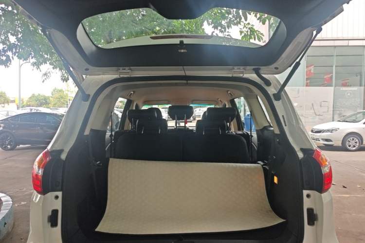 Used SWM X7 2020 2.0L Manual Champion Edition 7 Seats Trunk