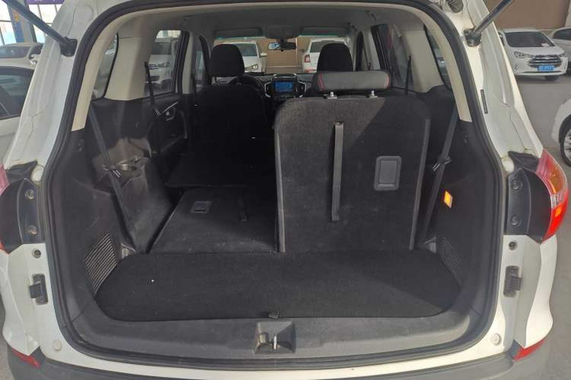 Used SWM X7 2020 2.0L Manual Champion Edition 7 Seats Trunk
