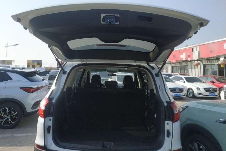 Used SWM X7 2020 2.0L Manual Comfort Version 7 Seats Trunk
