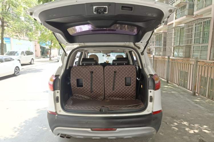 Used SWM X7 2020 2.0L Manual Comfort Version 7 Seats Trunk