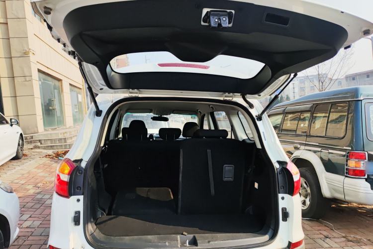 Used SWM X7 2020 2.0L Manual Champion Edition 7 Seats Trunk