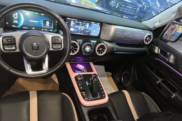 Used Tank 300 2021 City Edition 2.0T—Truly Stylish Audio And AC Panel