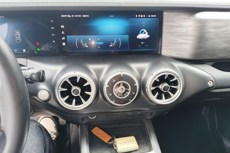 Used Tank 300 2021 City Edition 2.0T—Truly Stylish Audio And AC Panel
