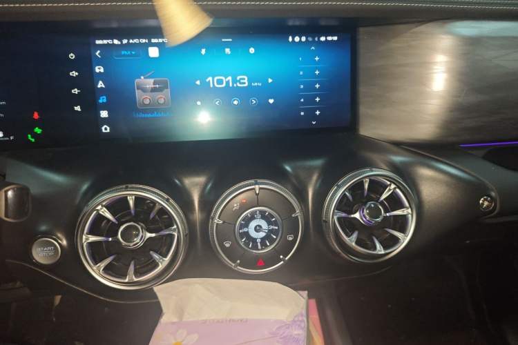 Used Tank 300 2021 City Edition 2.0T—Truly Stylish Audio And AC Panel