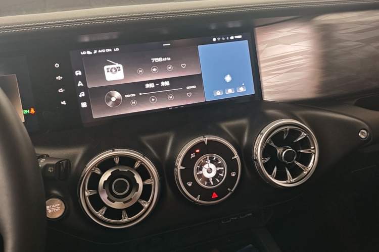 Used Tank 300 2021 Off-Road Edition 2.0T Conqueror Audio And AC Panel