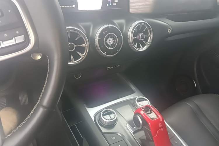 Used Tank 300 2021 City Edition 2.0T—Truly Stylish Audio And AC Panel