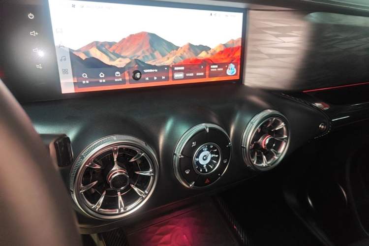 Used Tank 300 2021 City Edition 2.0T—Truly Stylish Audio And AC Panel