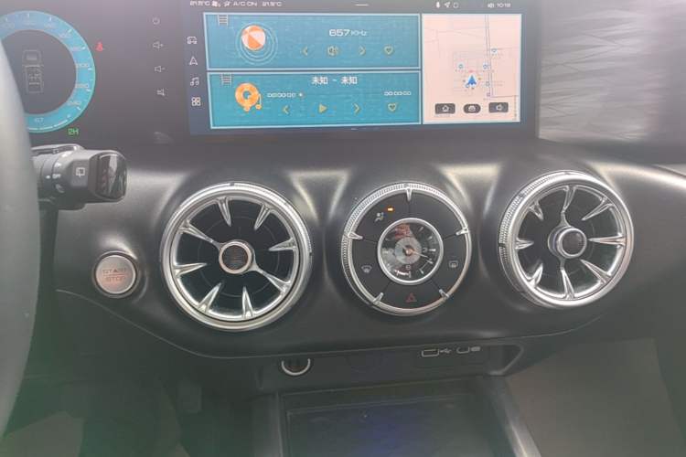 Used Tank 300 2021 Off-Road Edition 2.0T Challenger Audio And AC Panel