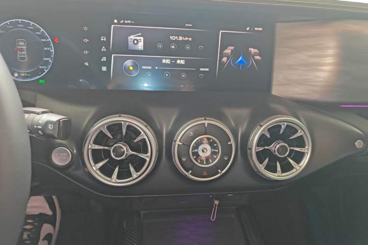 Used Tank 300 2021 Off-Road Edition 2.0T Challenger Audio And AC Panel