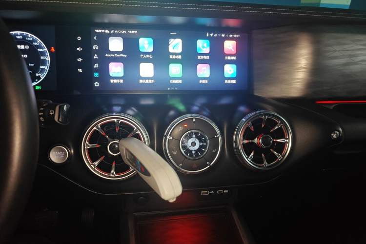 Used Tank 300 2021 Off-Road Edition 2.0T Challenger Audio And AC Panel