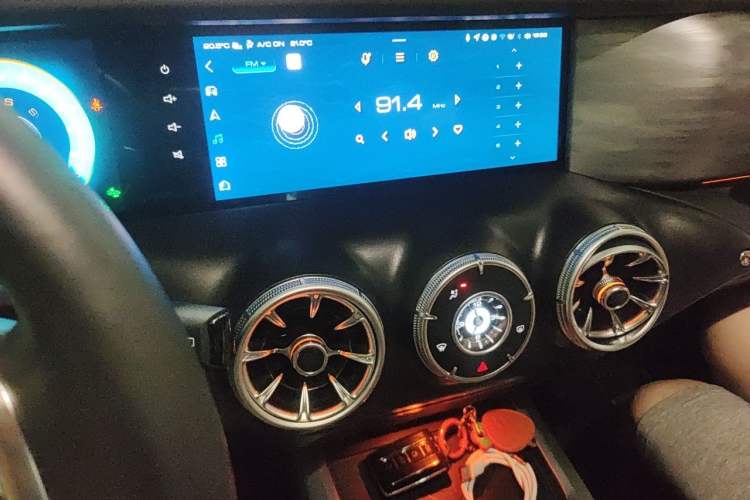 Used Tank 300 2021 City Edition 2.0T—Truly Stylish Audio And AC Panel