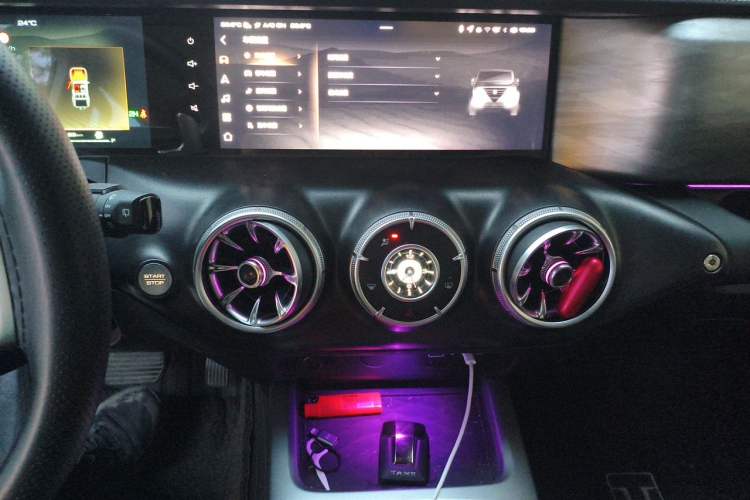 Used Tank 300 2021 Off-Road Edition 2.0T Challenger Audio And AC Panel