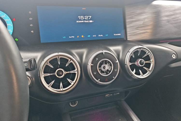 Used Tank 300 2021 City Edition 2.0T—Truly Stylish Audio And AC Panel