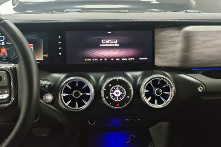 Used Tank 300 2021 Off-Road Edition 2.0T Challenger Audio And AC Panel