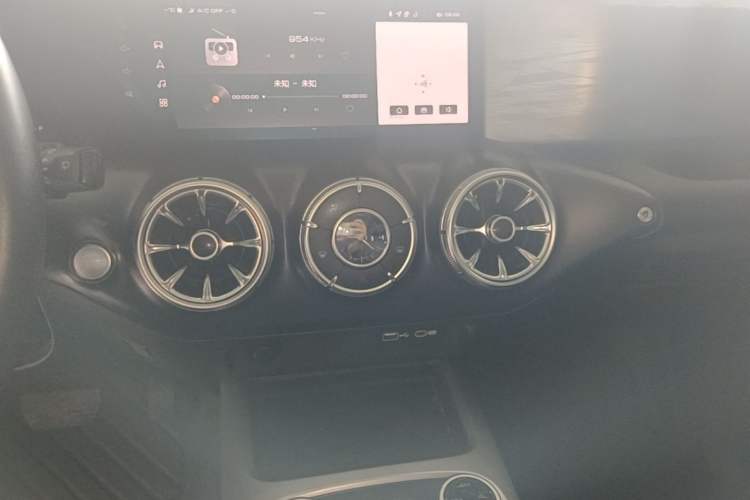 Used Tank 300 2021 Off-Road Edition 2.0T Challenger Audio And AC Panel