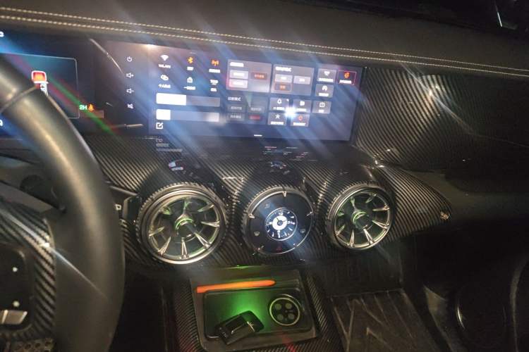 Used Tank 300 2021 Off-Road Edition 2.0T Conqueror Audio And AC Panel