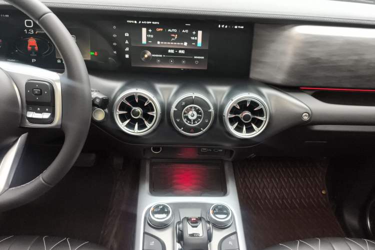 Used Tank 300 2021 Off-Road Edition 2.0T Challenger Audio And AC Panel