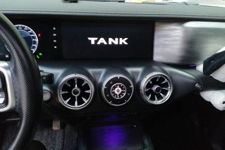 Used Tank 300 2021 City Edition 2.0T—Truly Stylish Audio And AC Panel