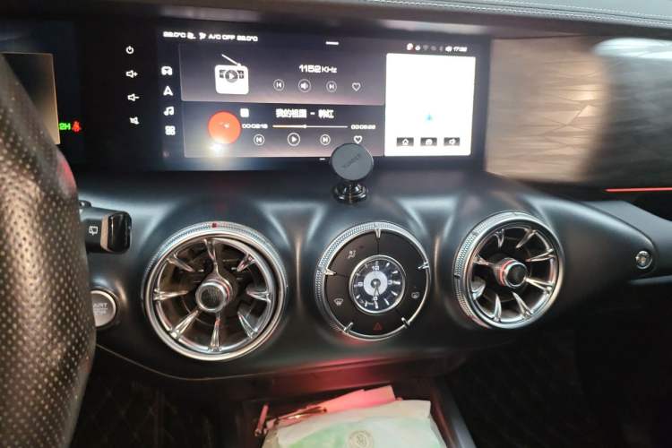 Used Tank 300 2021 City Edition 2.0T—Truly Stylish Audio And AC Panel