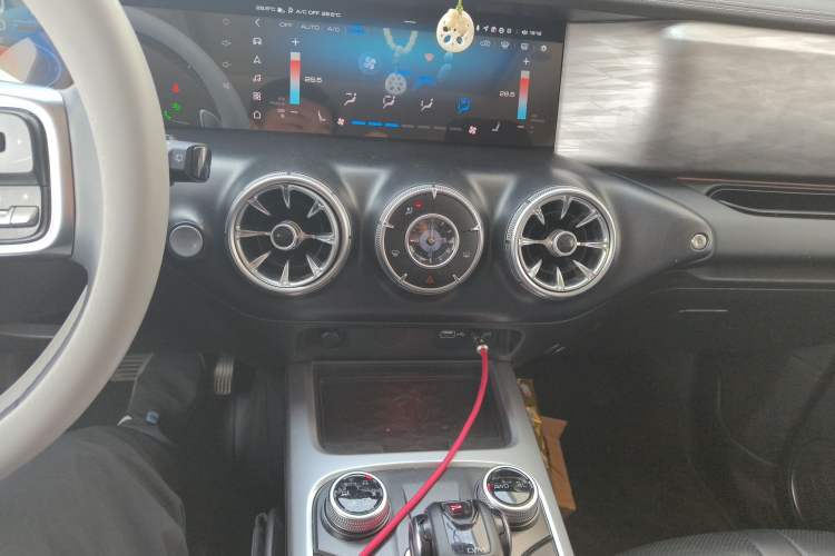 Used Tank 300 2021 City Edition 2.0T—Truly Stylish Audio And AC Panel