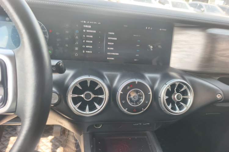 Used Tank 300 2021 City Edition 2.0T—Truly Stylish Audio And AC Panel