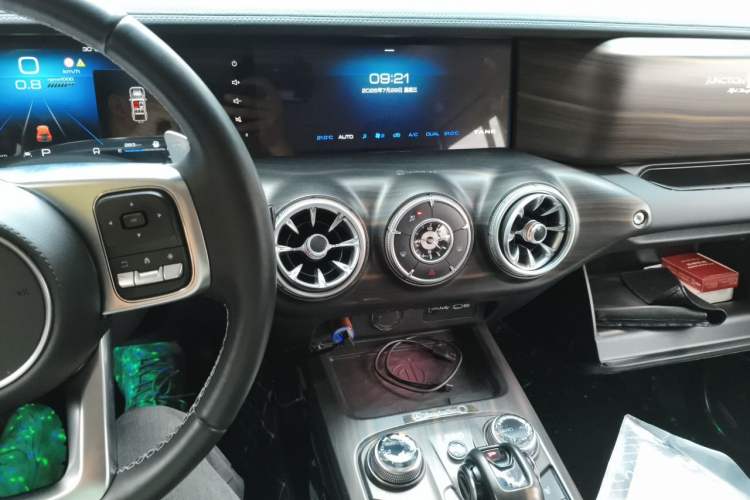 Used Tank 300 2021 City Edition 2.0T—Truly Stylish Audio And AC Panel