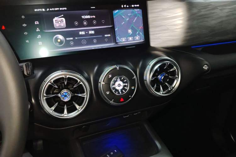 Used Tank 300 2021 Off-Road Edition 2.0T Challenger Audio And AC Panel