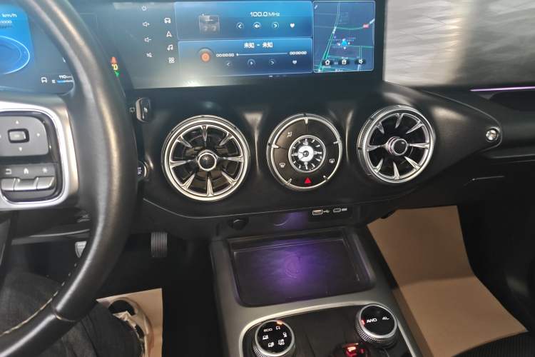 Used Tank 300 2021 City Edition 2.0T—Truly Stylish Audio And AC Panel