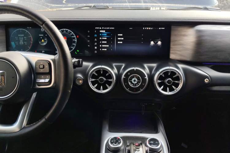 Used Tank 300 2021 City Edition 2.0T—Truly Stylish Audio And AC Panel