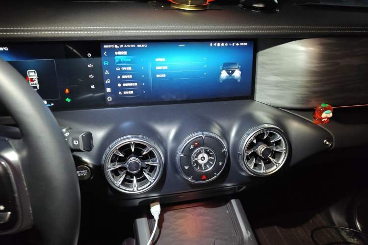 Used Tank 300 2021 City Edition 2.0T—Truly Stylish Audio And AC Panel