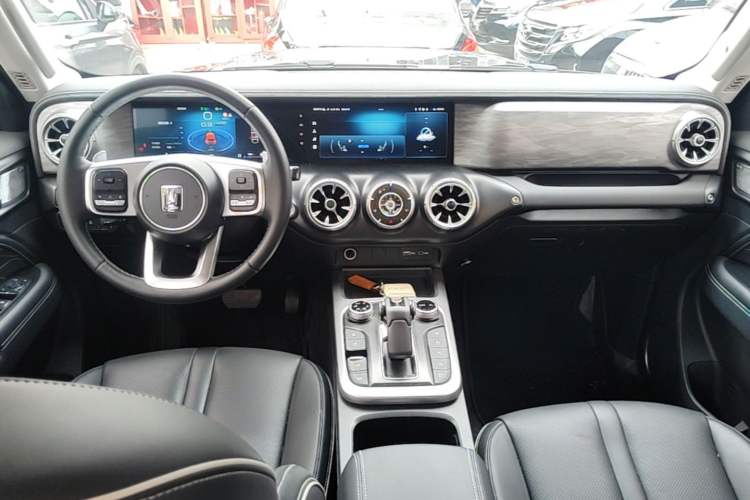 Used Tank 300 2021 City Edition 2.0T—Truly Stylish Center Console