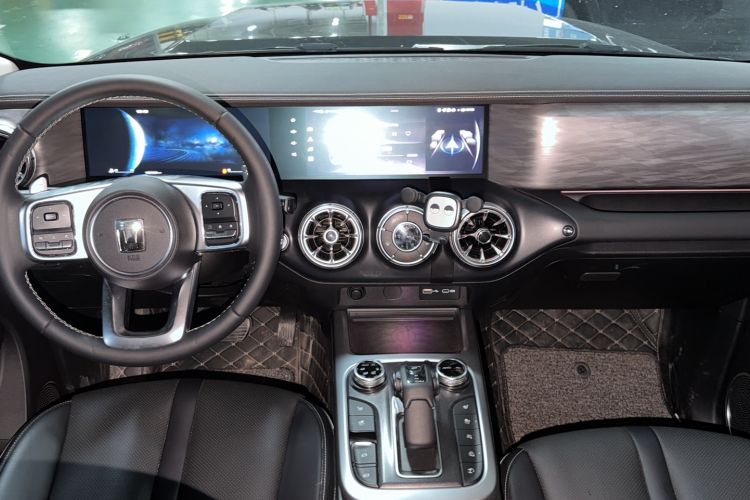 Used Tank 300 2021 City Edition 2.0T—Truly Stylish Center Console