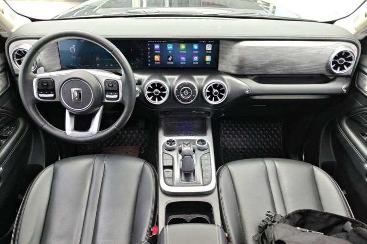 Used Tank 300 2021 City Edition 2.0T—Truly Stylish Center Console