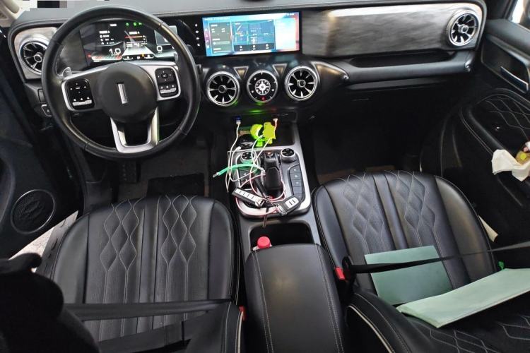 Used Tank 300 2021 Off-Road Edition 2.0T Challenger Center Console