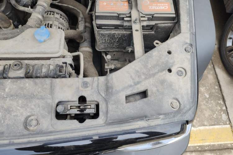 Used Tank 300 2021 Off-Road Edition 2.0T Challenger Engine Bay Left
