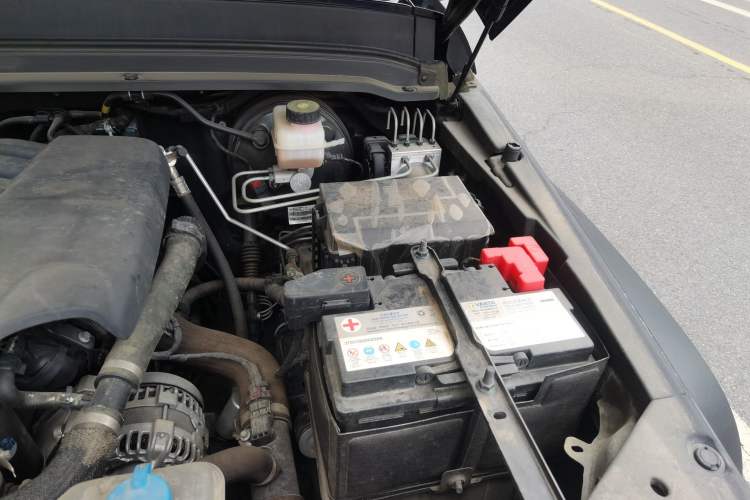 Used Tank 300 2021 Off-Road Edition 2.0T Challenger Engine Bay Left