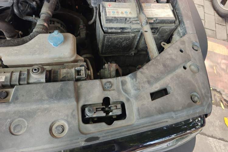 Used Tank 300 2021 Off-Road Edition 2.0T Conqueror Engine Bay Left