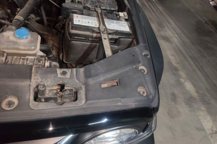 Used Tank 300 2021 Off-Road Edition 2.0T Challenger Engine Bay Left