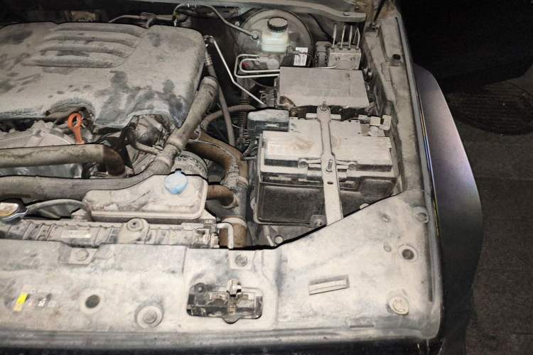 Used Tank 300 2021 Off-Road Edition 2.0T Challenger Engine Bay Left