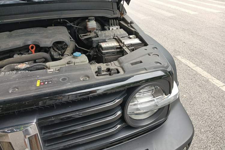 Used Tank 300 2021 Off-Road Edition 2.0T Challenger Engine Bay Left