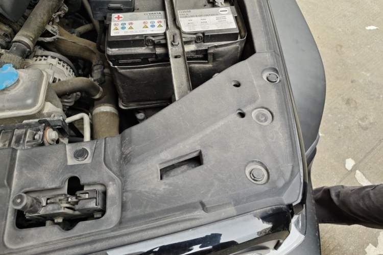 Used Tank 300 2021 Off-Road Edition 2.0T Challenger Engine Bay Left