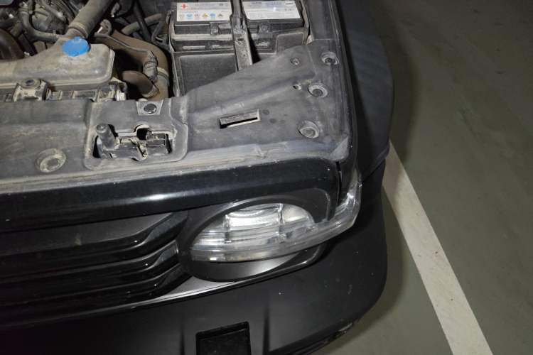 Used Tank 300 2021 Off-Road Edition 2.0T Challenger Engine Bay Left