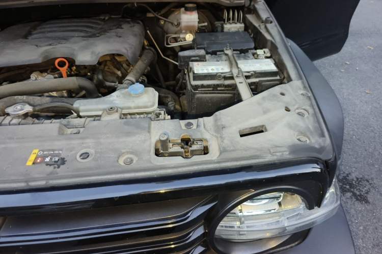 Used Tank 300 2021 Off-Road Edition 2.0T Challenger Engine Bay Left