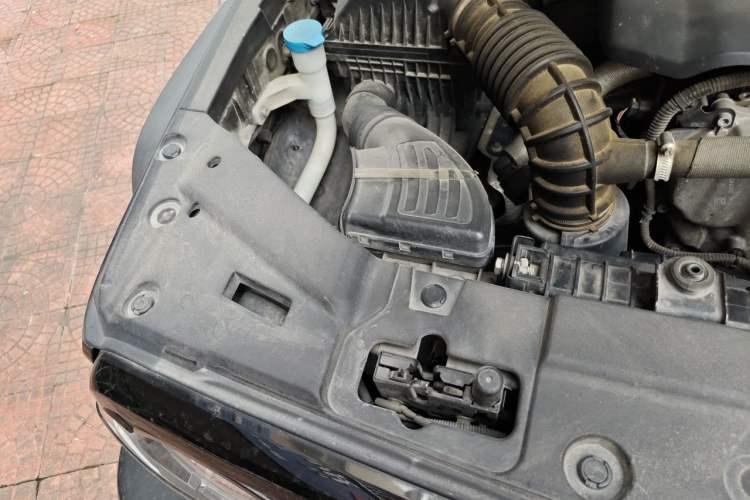 Used Tank 300 2021 Off-Road Edition 2.0T Challenger Engine Bay Right