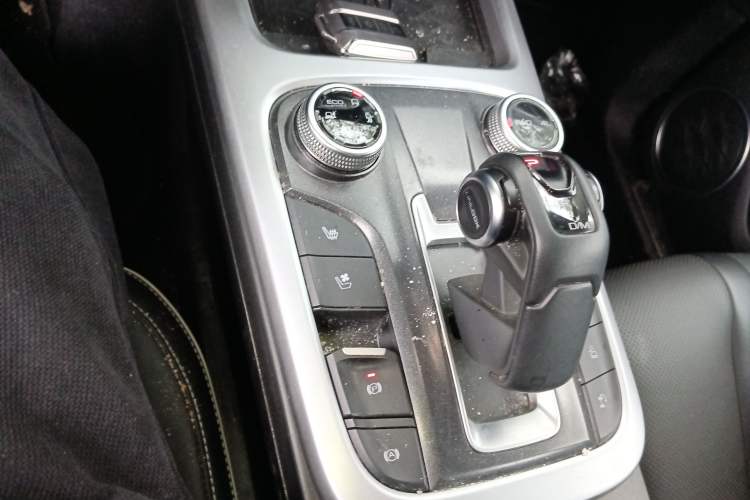 Used Tank 300 2021 City Edition 2.0T—Truly Stylish Gear Lever